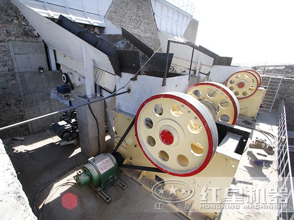 山東效能高節(jié)能顎式破碎機(jī)客戶現(xiàn)場(chǎng) 山東效能高節(jié)能顎式破碎機(jī)客戶現(xiàn)場(chǎng)