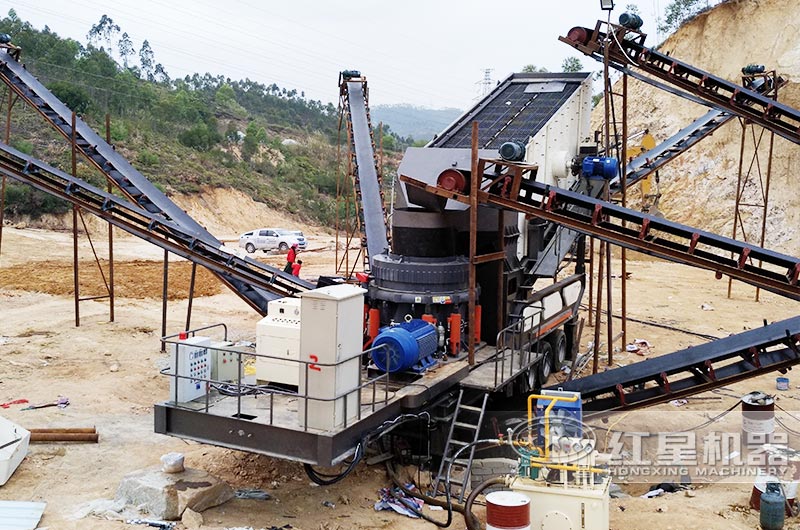 時(shí)產(chǎn)200-300噸青石移動(dòng)磕石子機(jī)工作現(xiàn)場 時(shí)產(chǎn)200-300噸青石移動(dòng)磕石子機(jī)工作現(xiàn)場