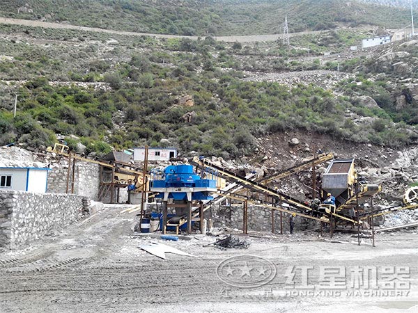 珍珠巖制砂機(jī)工作現(xiàn)場(chǎng) 珍珠巖制砂機(jī)工作現(xiàn)場(chǎng)