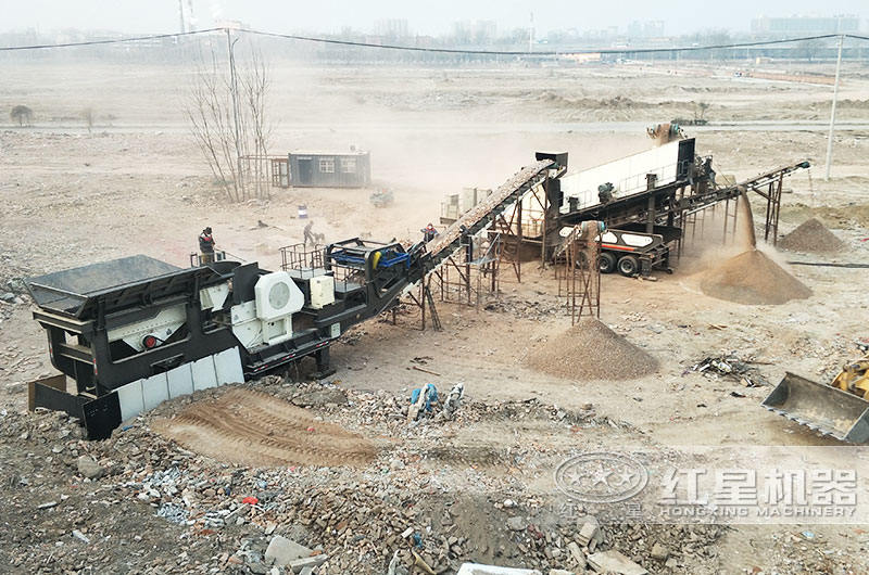 山東某移動建筑垃圾粉碎機處理現場 山東某移動建筑垃圾粉碎機處理現場