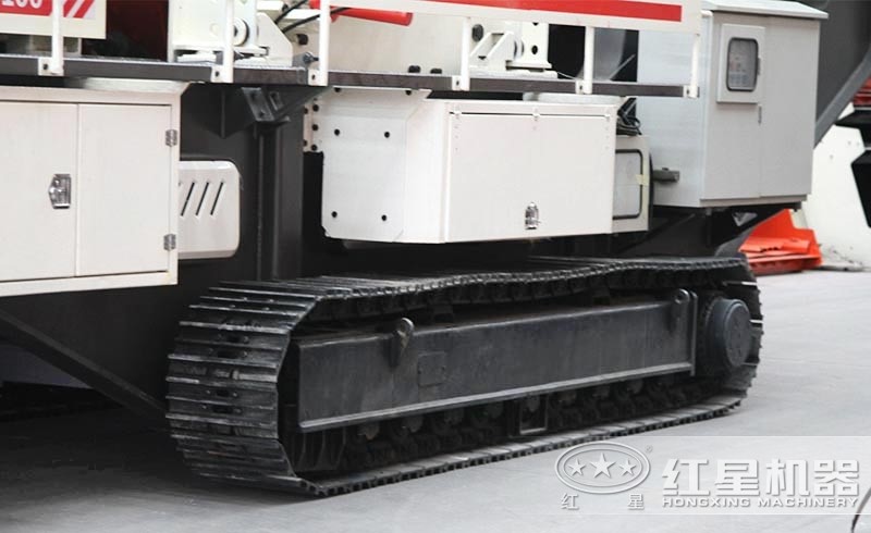 小型履帶石頭破碎機(jī)：履帶液壓驅(qū)動，砂廠暢通無阻