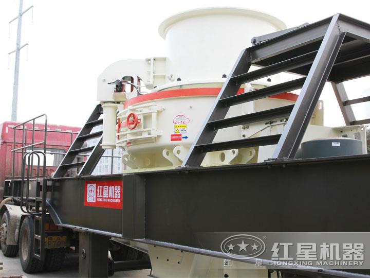 HVI沖擊式移動(dòng)破碎站，產(chǎn)量70-585t/h，稀油自潤滑