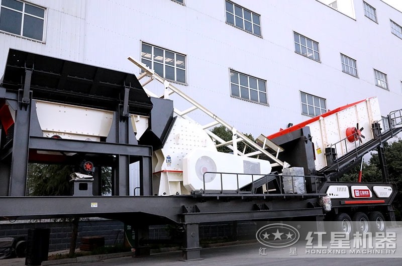 可流動(dòng)的全自動(dòng)錘式粉碎機(jī)配振動(dòng)篩，實(shí)現(xiàn)一次成型，篩分多種規(guī)格