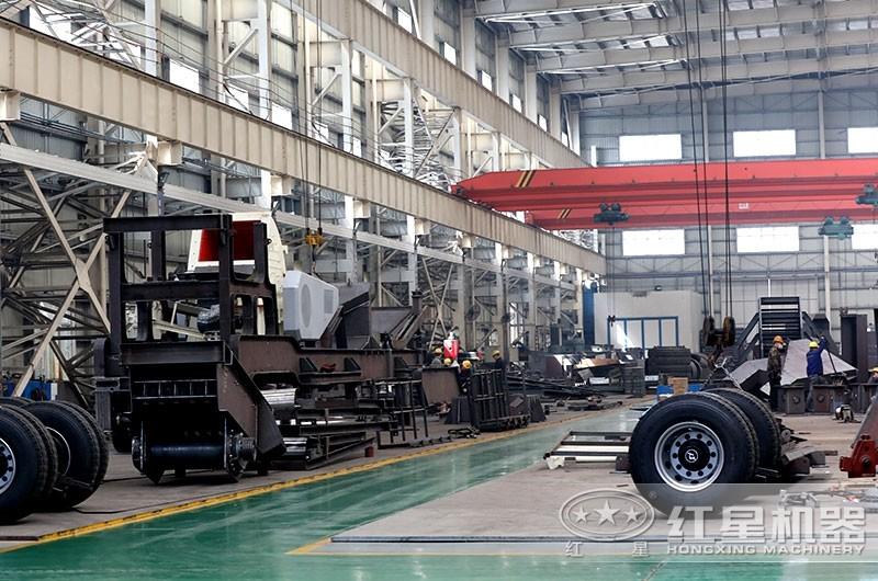 可流動(dòng)的全自動(dòng)錘式粉碎機(jī)車間生產(chǎn)，工匠精神，性能優(yōu)良