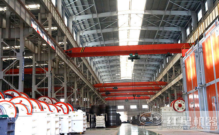 PE1200\*1500顎破機(jī)廠家為用戶提供現(xiàn)貨咨詢服務(wù)，地址：河南省鄭州市高新區(qū)梧桐街與紅松路交叉口中國高端礦機(jī)生產(chǎn)出口基地園區(qū) 