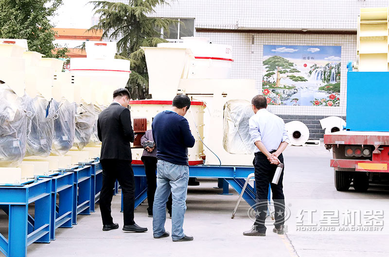 紅星立式復合破碎機價格合理，客戶選型