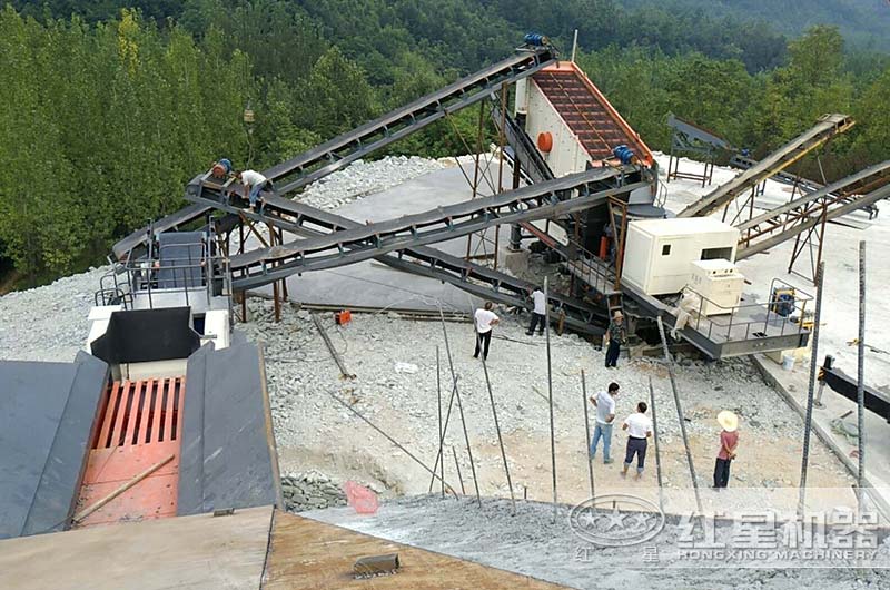 南陽客戶流動山石破碎車生產現場 南陽客戶流動山石破碎車生產現場