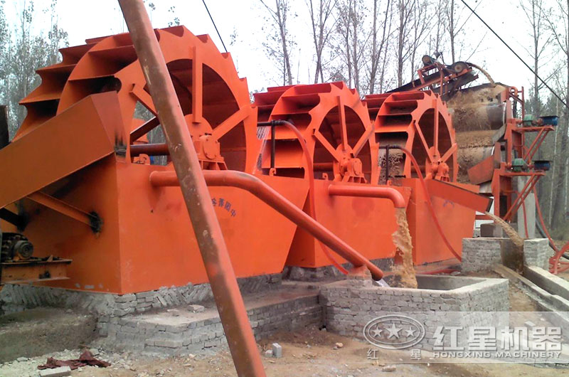 一天1000噸洗砂機器作業(yè)現(xiàn)場圖 一天1000噸洗砂機器作業(yè)現(xiàn)場圖