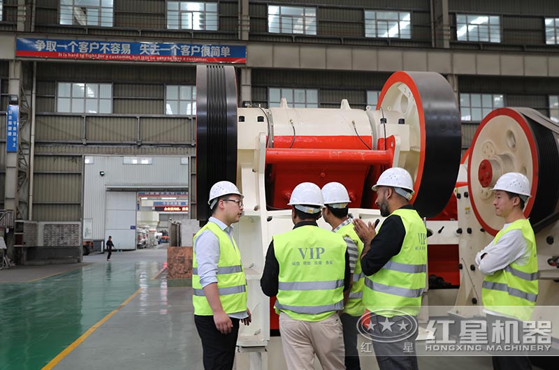 客戶到設(shè)備生產(chǎn)車間考察 客戶到設(shè)備生產(chǎn)車間考察