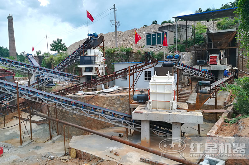 反擊破+沖擊式制砂機(jī)現(xiàn)場 反擊破+沖擊式制砂機(jī)現(xiàn)場