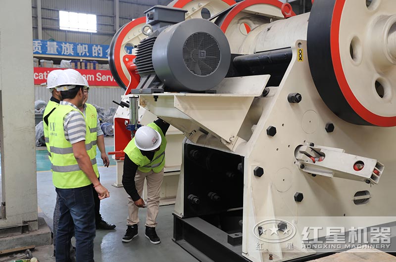 客戶到廠參觀，近距離了解設備