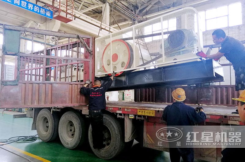 紅星對(duì)輥破碎機(jī)廠家發(fā)貨 紅星對(duì)輥破碎機(jī)廠家發(fā)貨