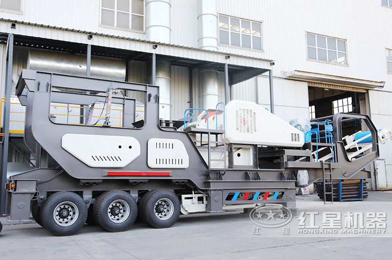 安山巖輪胎移動破碎站，搭配鄂破用于粗碎