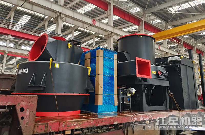 超細(xì)磨粉機(jī)裝車發(fā)貨現(xiàn)場 超細(xì)磨粉機(jī)裝車發(fā)貨現(xiàn)場