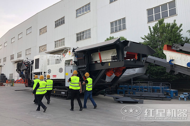 客戶一行來廠考察水泥塊粉碎機設備 客戶一行來廠考察水泥塊粉碎機設備